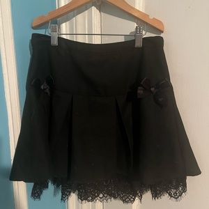 Hot Topic Black Lace Trim Pleated Skirt size s